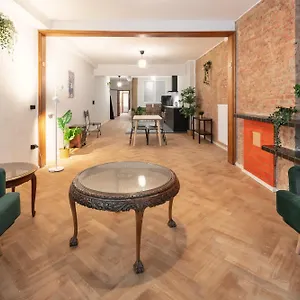 Two-bedroom In The Heart Of Antwerpen